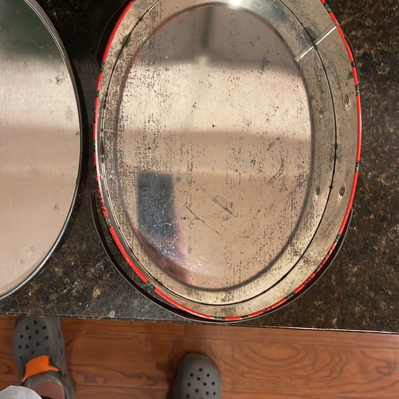 Vintage Christmas Candy Tin - Picture 6 of 9